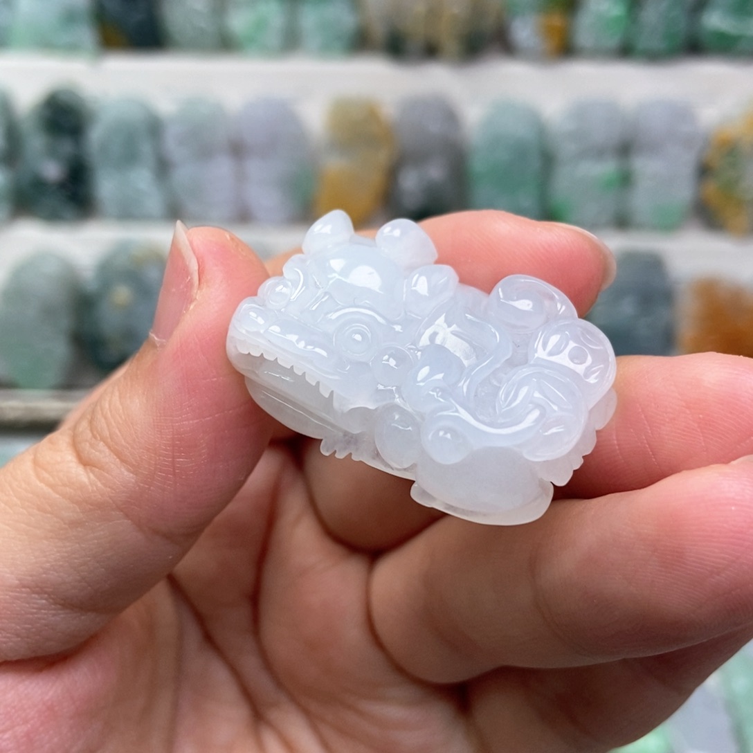 翡翠未镶嵌吊坠(赠链)