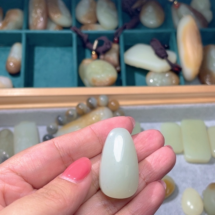 未镶嵌和田玉（糖玉）珠宝半成品