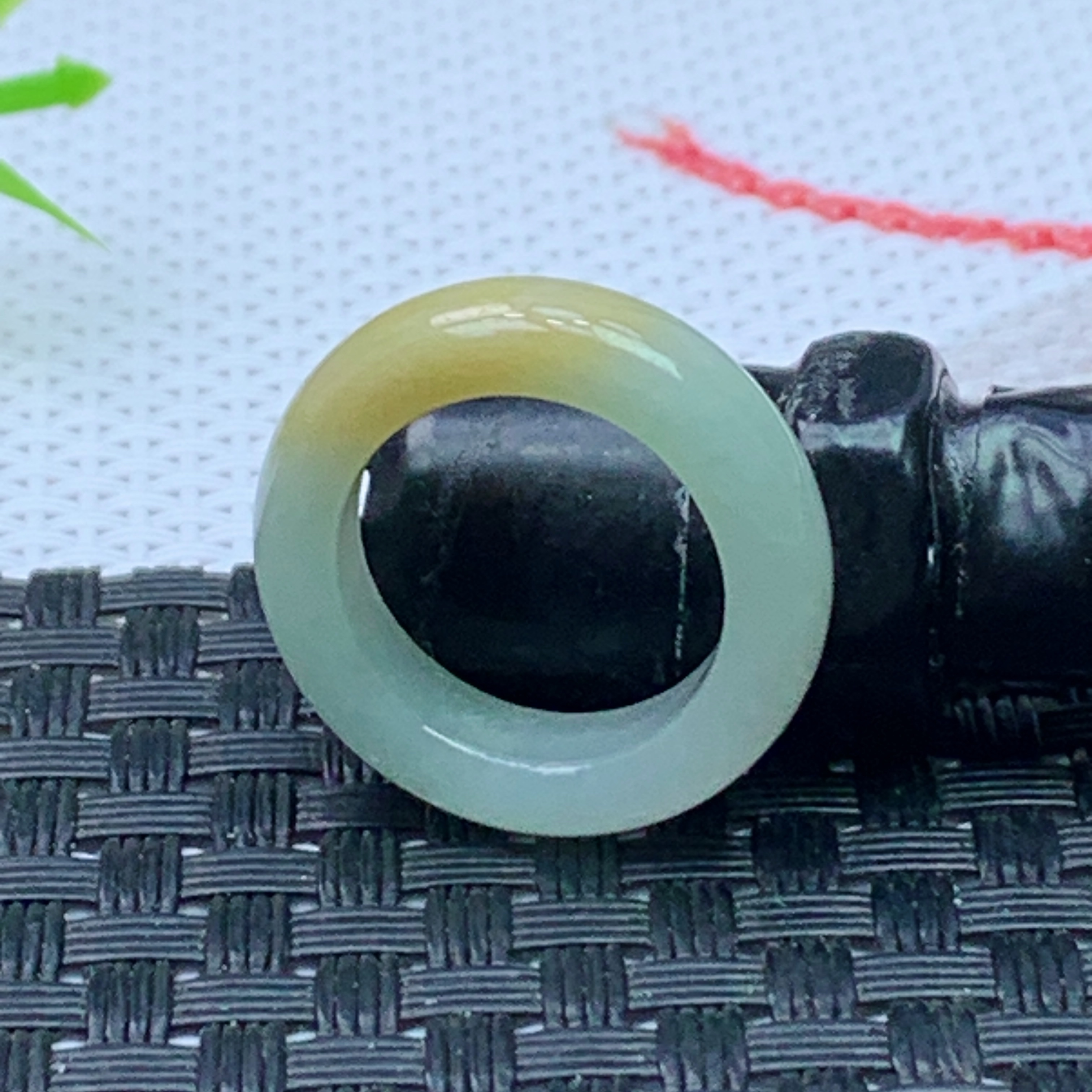 缅甸天然A货翡翠  飘黄翡素面玉戒圈戒指 内径14.8 mm 编号1721