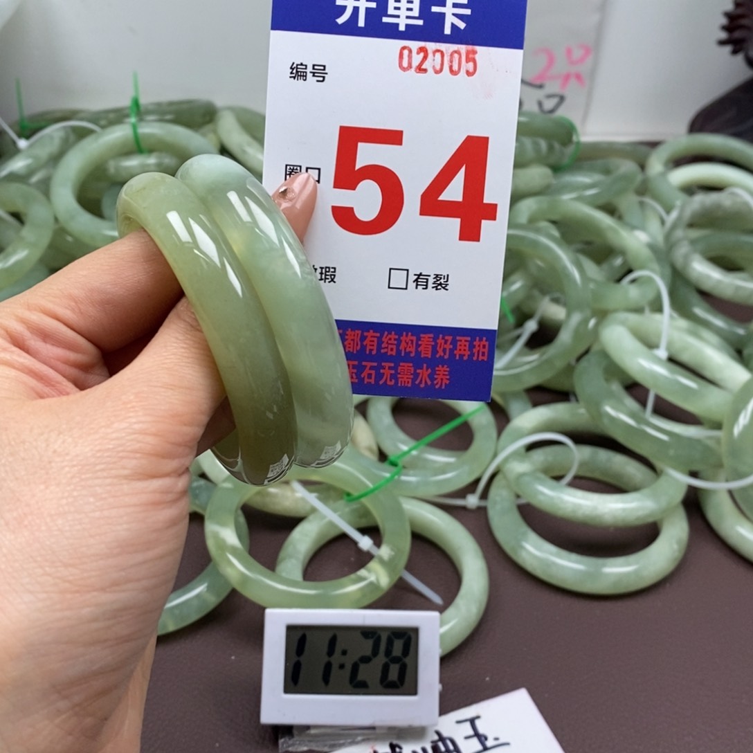 蛇纹石玉手镯未镶嵌