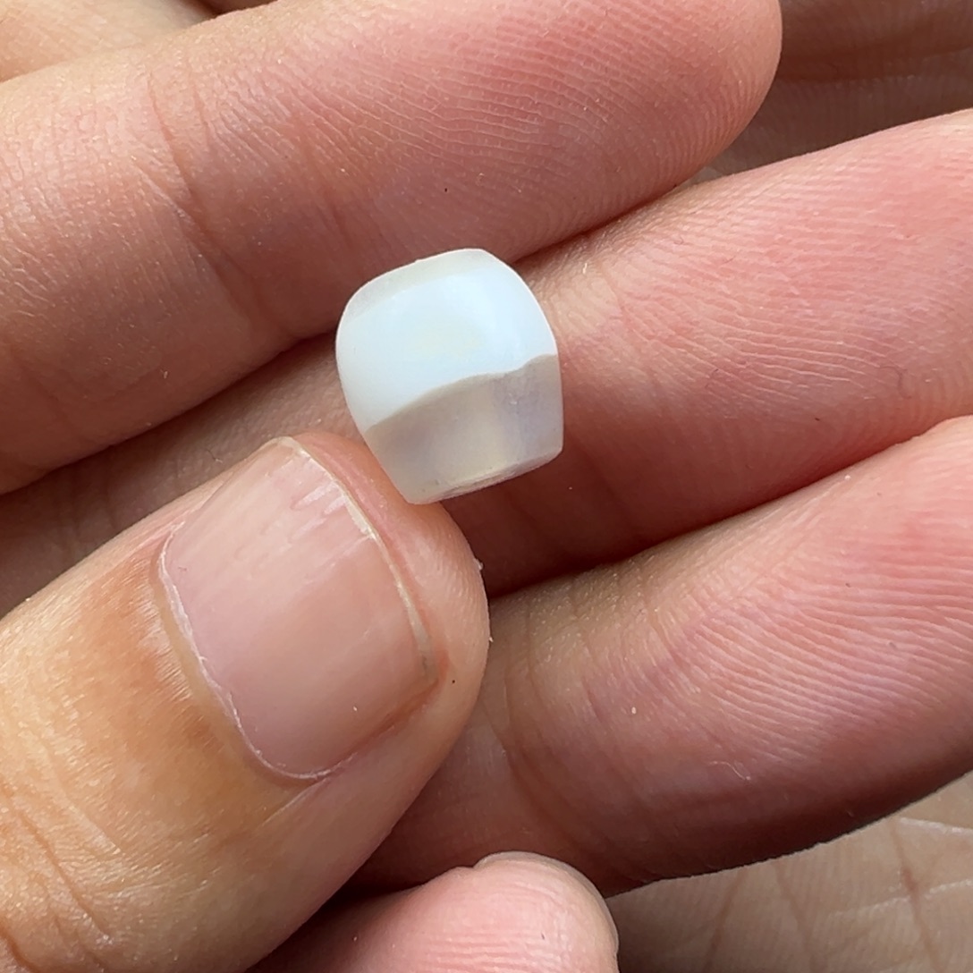 泥塑f8 7.4×7.7....