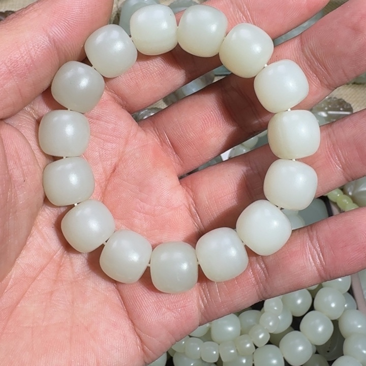 和田玉颈饰未镶嵌九*.