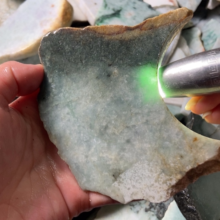 翡翠颈饰未镶嵌天然翡翠