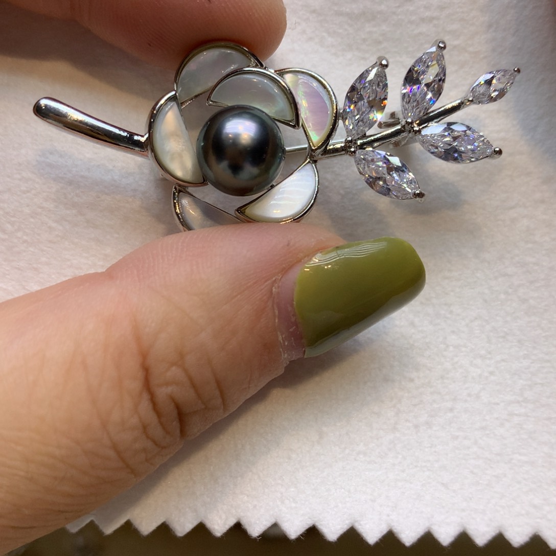 未镶嵌胸饰海水珍珠