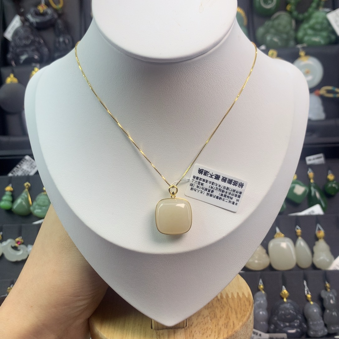 和田玉吊坠18K金镶嵌