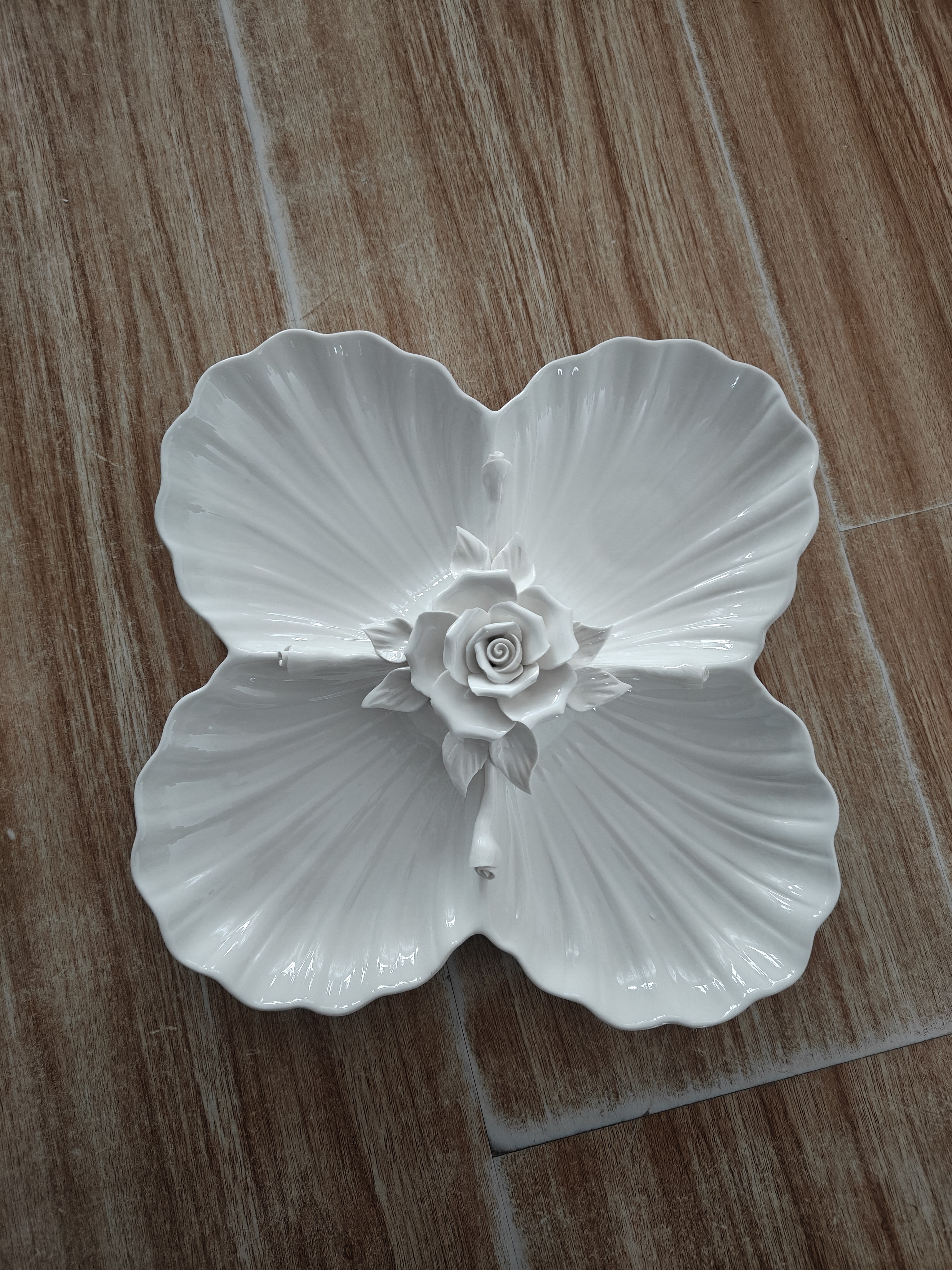 昆轩家捏花四格盘子