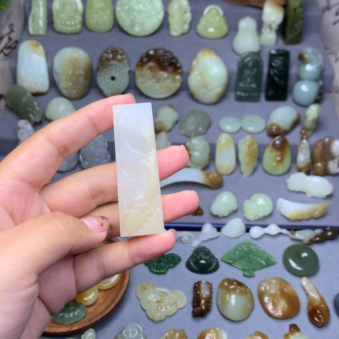 搏***击和田玉未镶嵌挂件