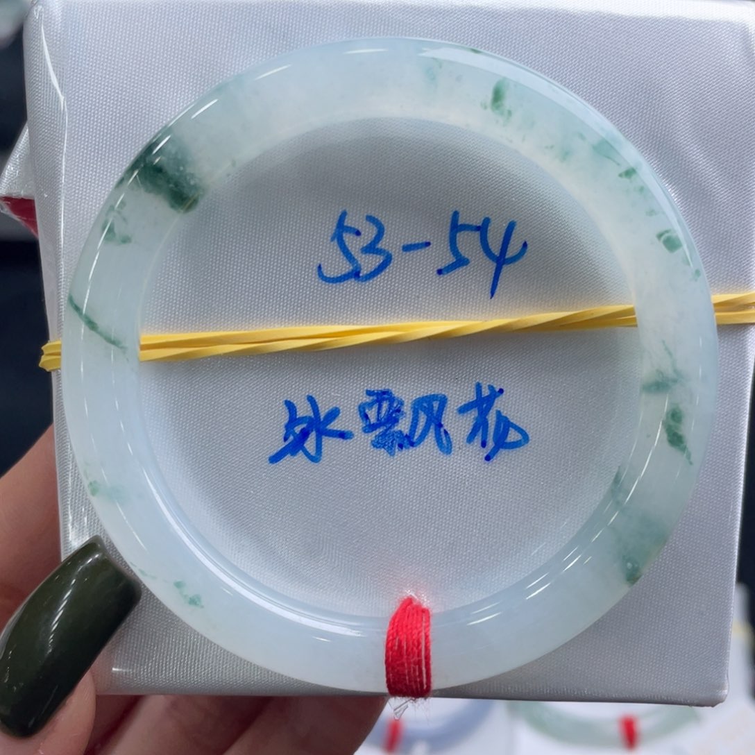 翡翠手镯未镶嵌翡翠手镯