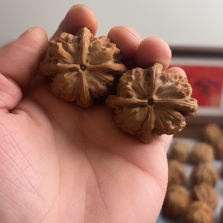 文玩核桃吊坠老玉玺正四棱