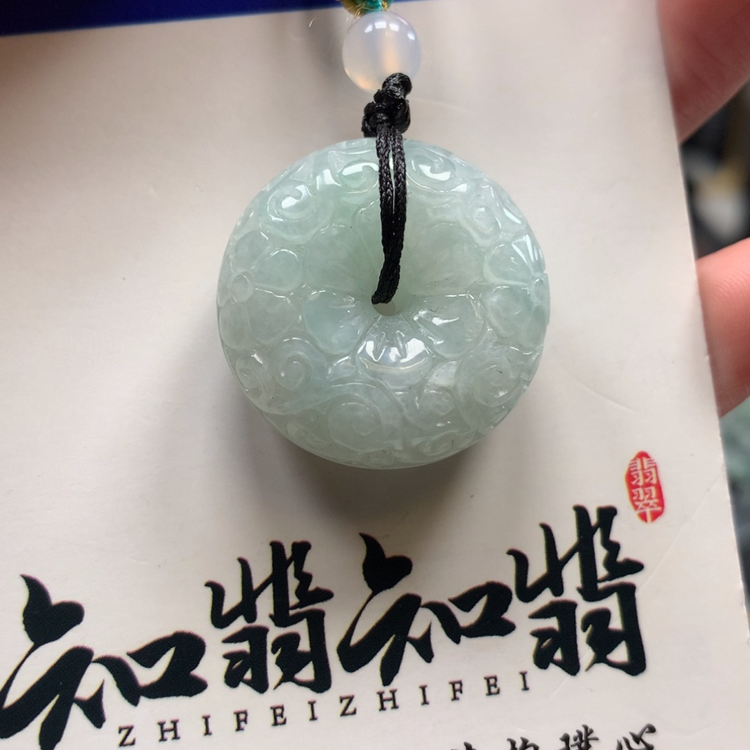 翡翠未镶嵌颈饰雕花面包扣