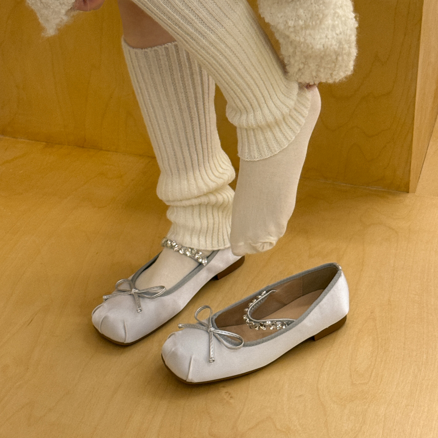 61oniiii＂缎面芭蕾＂miu系蝴蝶结水钻单鞋女高级感浅口玛丽珍鞋