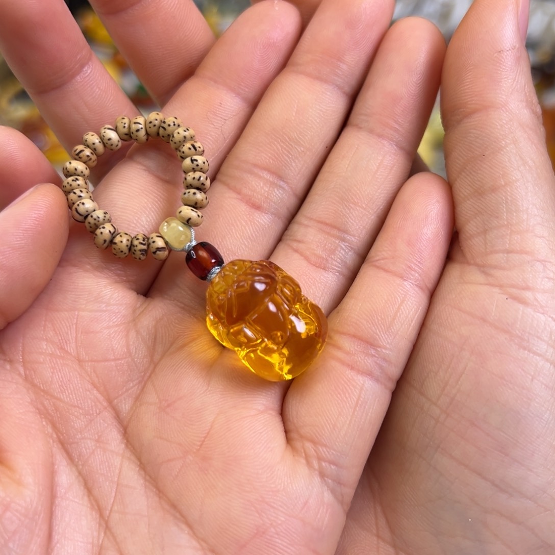 蜜蜡裸石未镶嵌琥珀