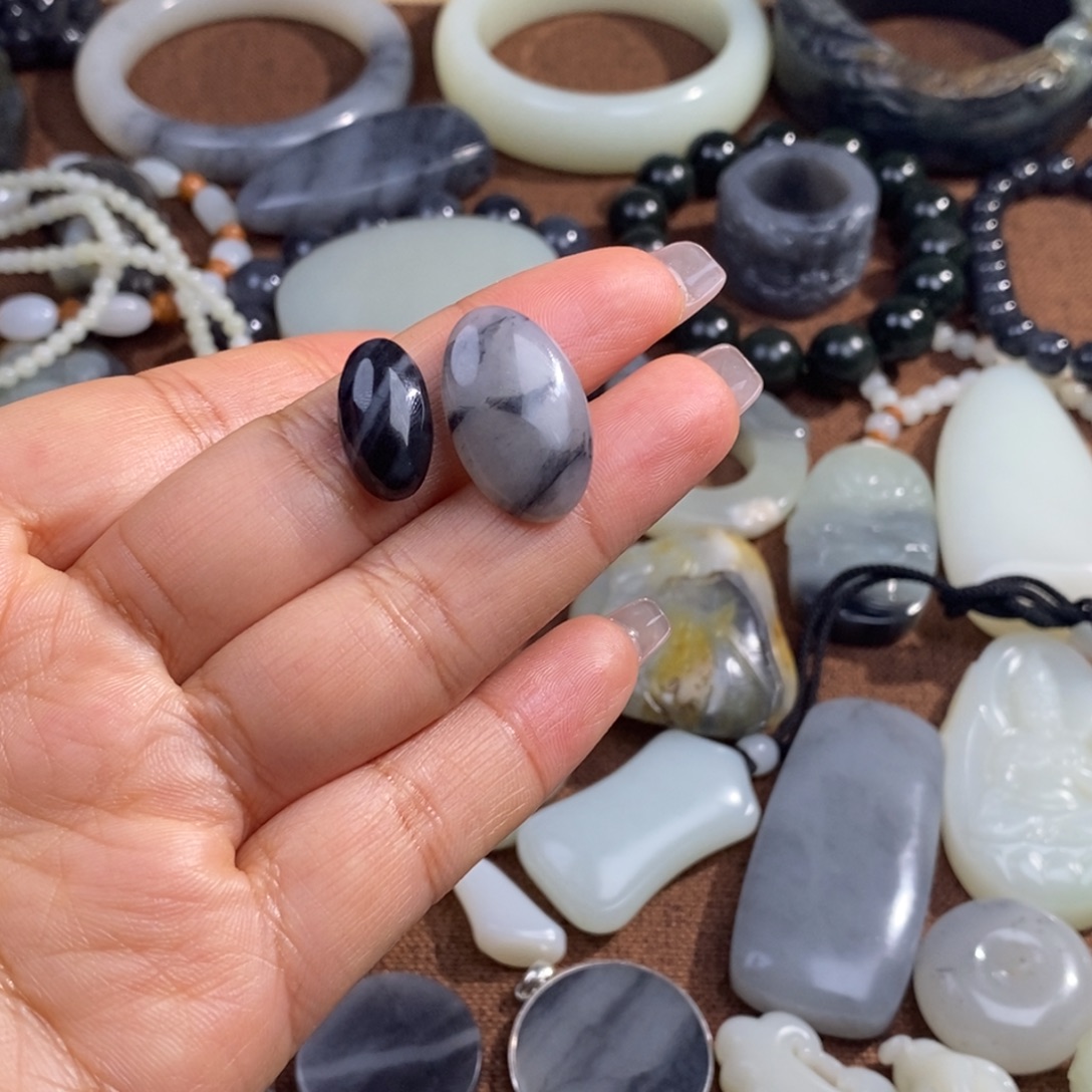 米***.和田玉未镶嵌颈饰