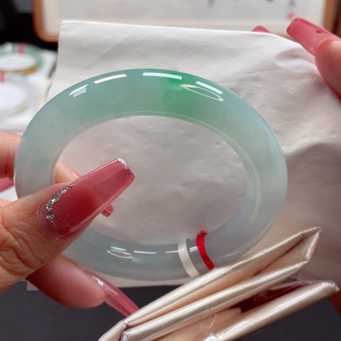 【闪购商品】翡翠手镯未镶嵌冰糯胶蓝底飘阳绿胖圆54.5圈20号