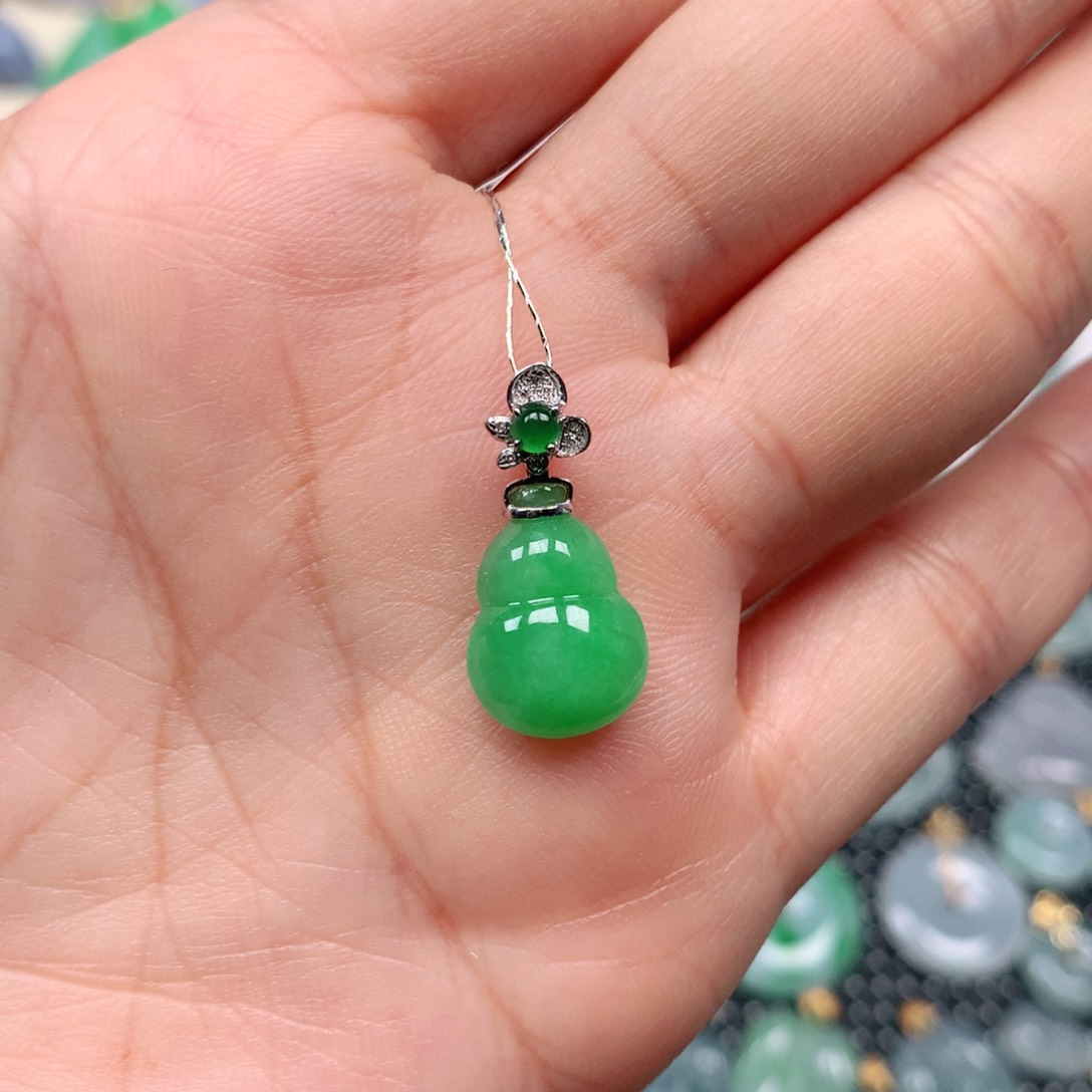 【闪购商品】翡翠吊坠(不含链)18K金镶嵌