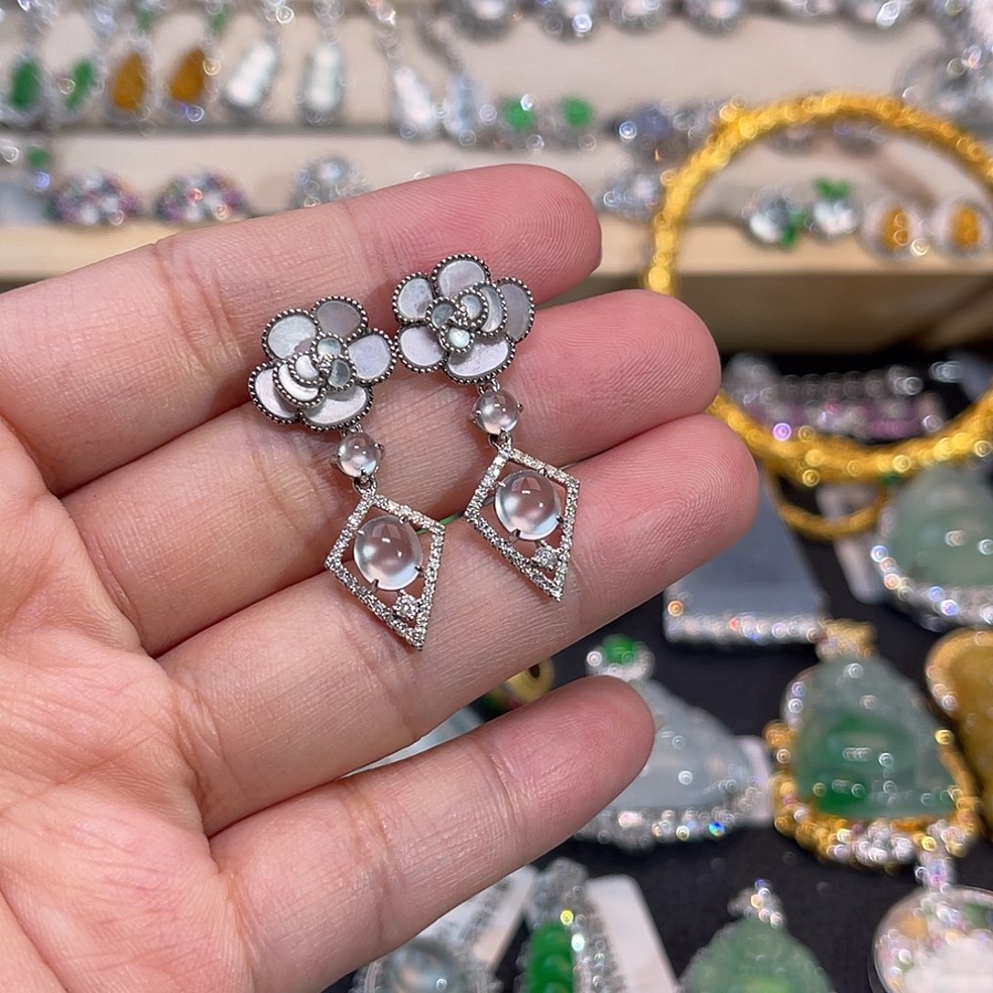 翡翠18K金镶嵌耳饰玻璃种冰蛋