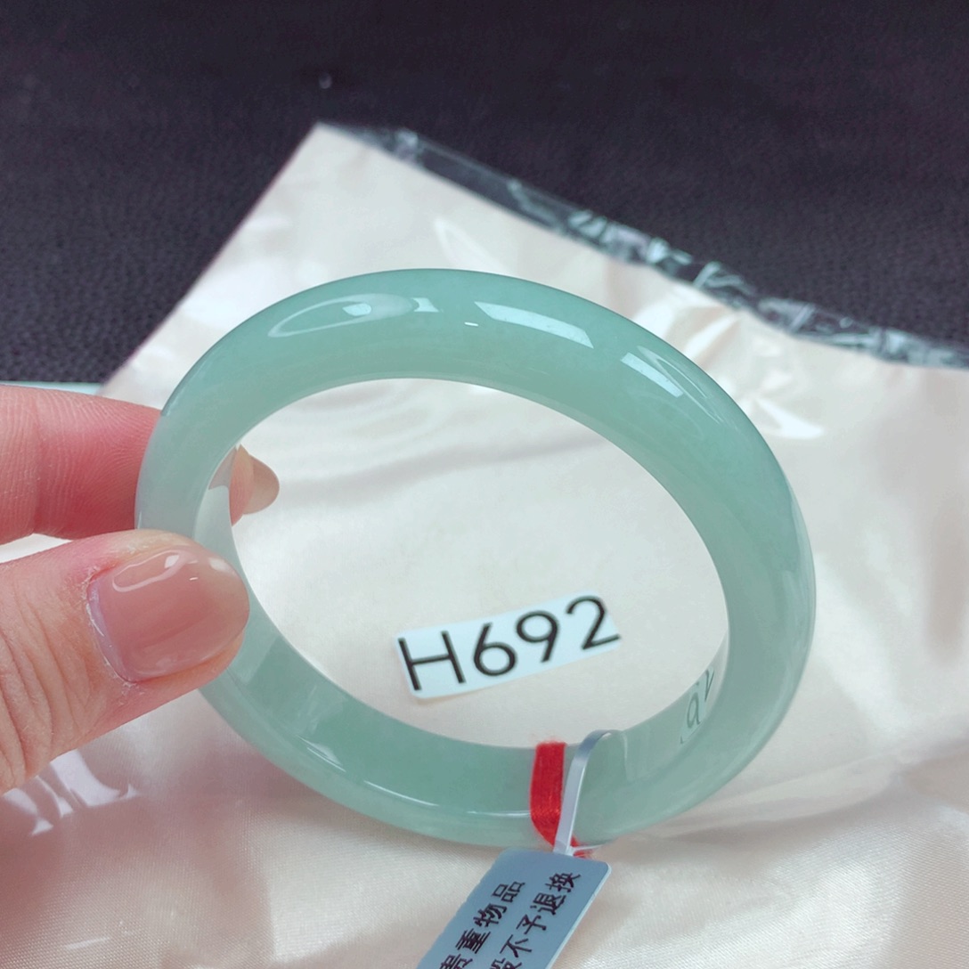 翡翠手镯未镶嵌手镯88