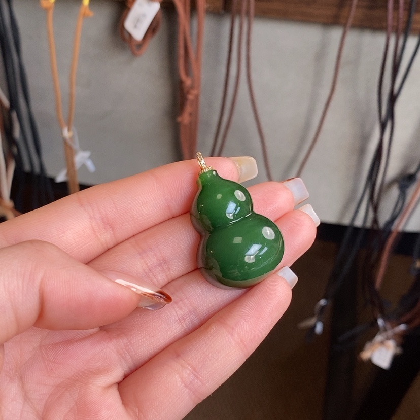 【闪购商品】吊坠(赠链)18K金镶嵌和田玉