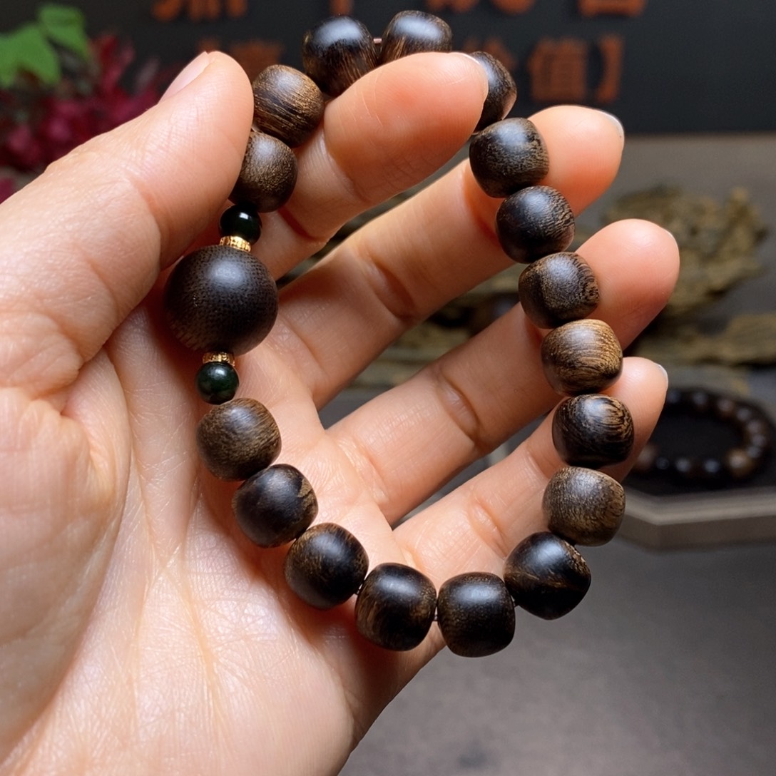 沉香手串越南芽庄白棋楠瘤疤1.0➕芽庄绿棋瘤疤单珠1.5