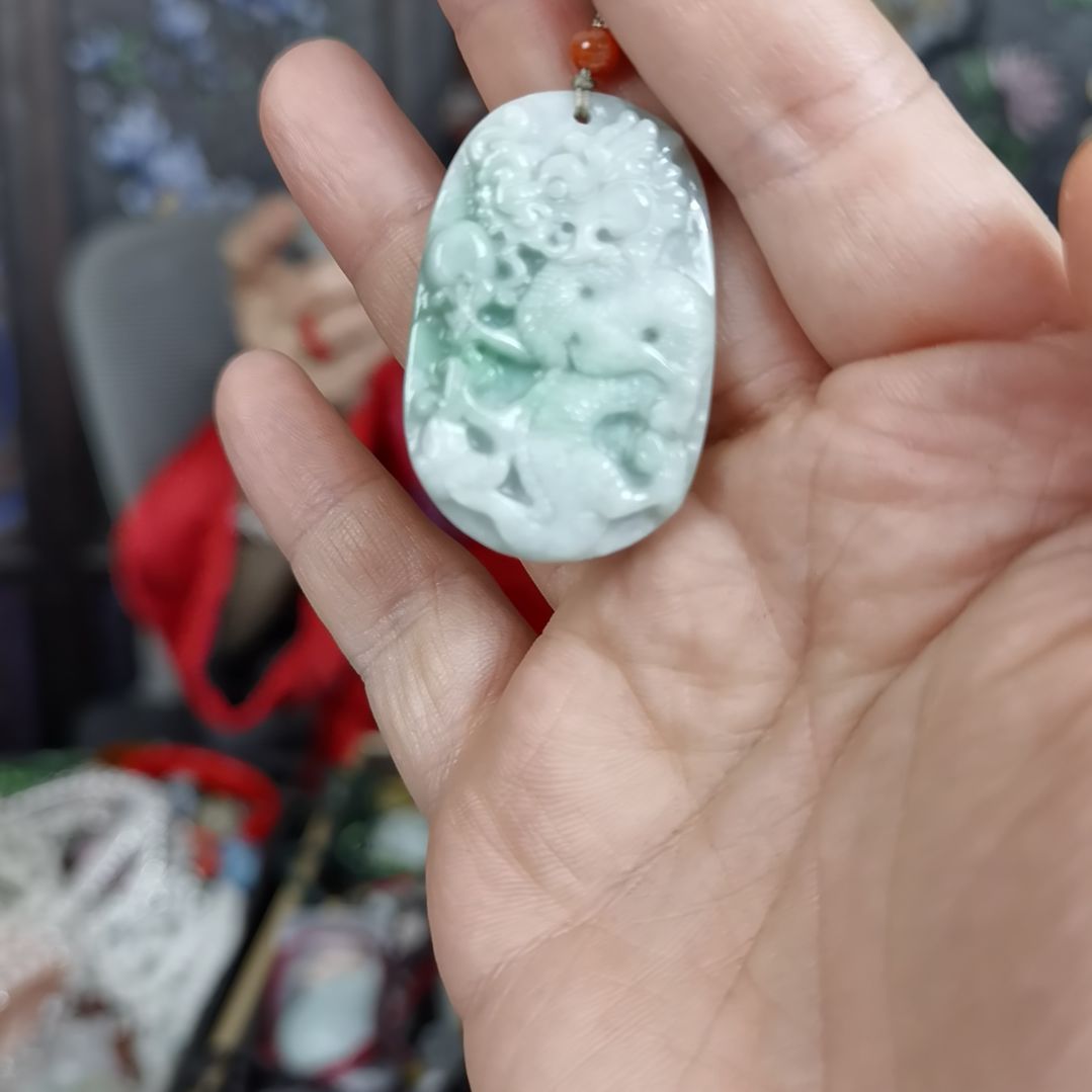 翡翠颈饰未镶嵌吊坠