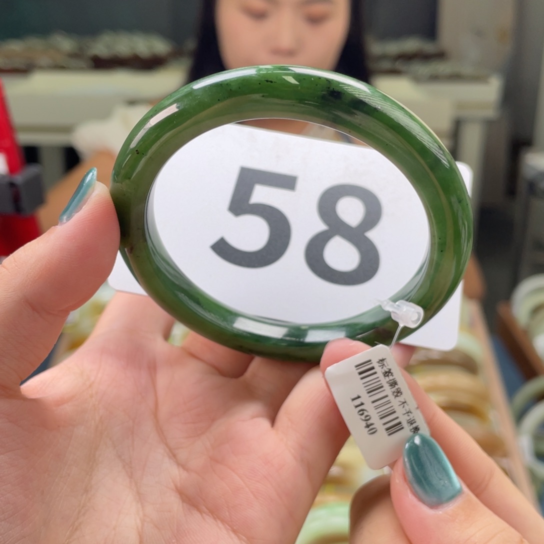 和田玉手镯未镶嵌纹