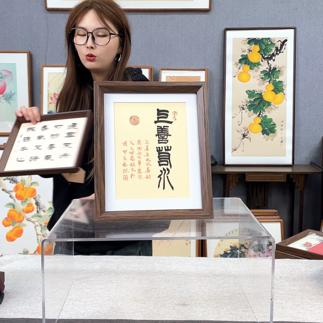 国画手绘带框尺寸：24*29上善若水