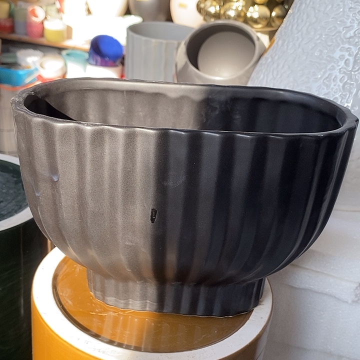 陶盆有孔 瑕疵针孔漏釉介意勿拍外口 24*12外高16