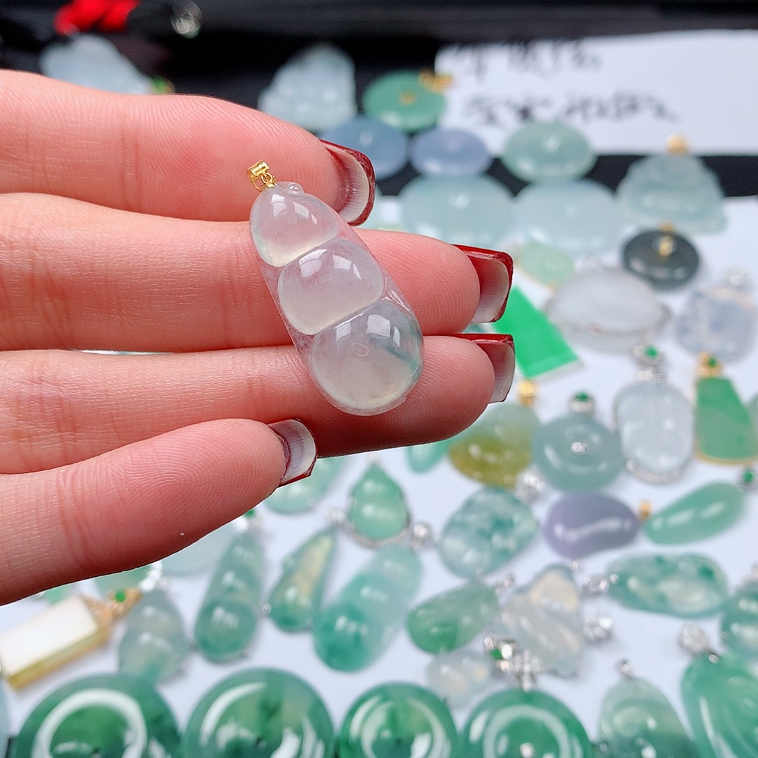 翡翠颈饰18K金镶嵌天然翡翠