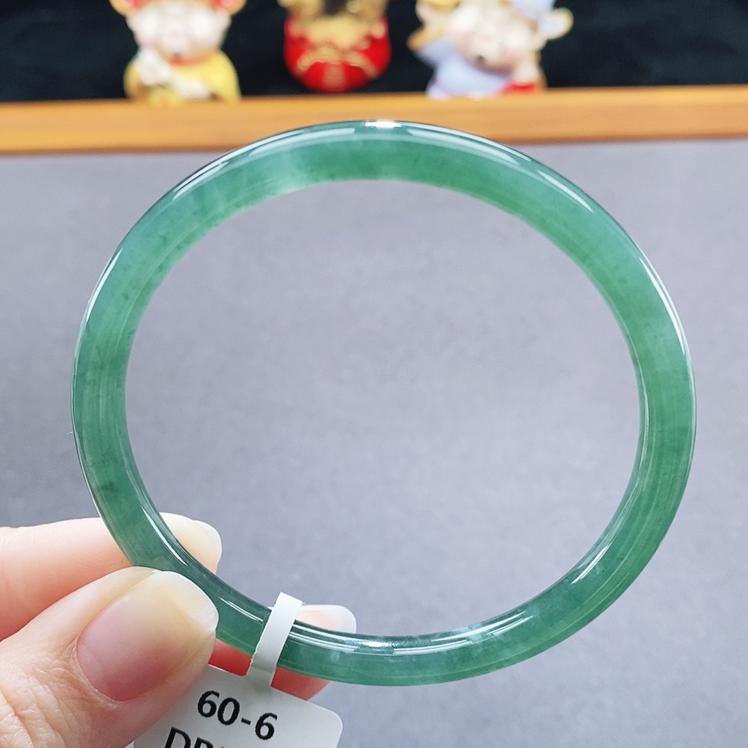 翡翠未镶嵌手镯66