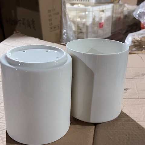 微瑕，不能明火，口径10高度12筷子筒2个