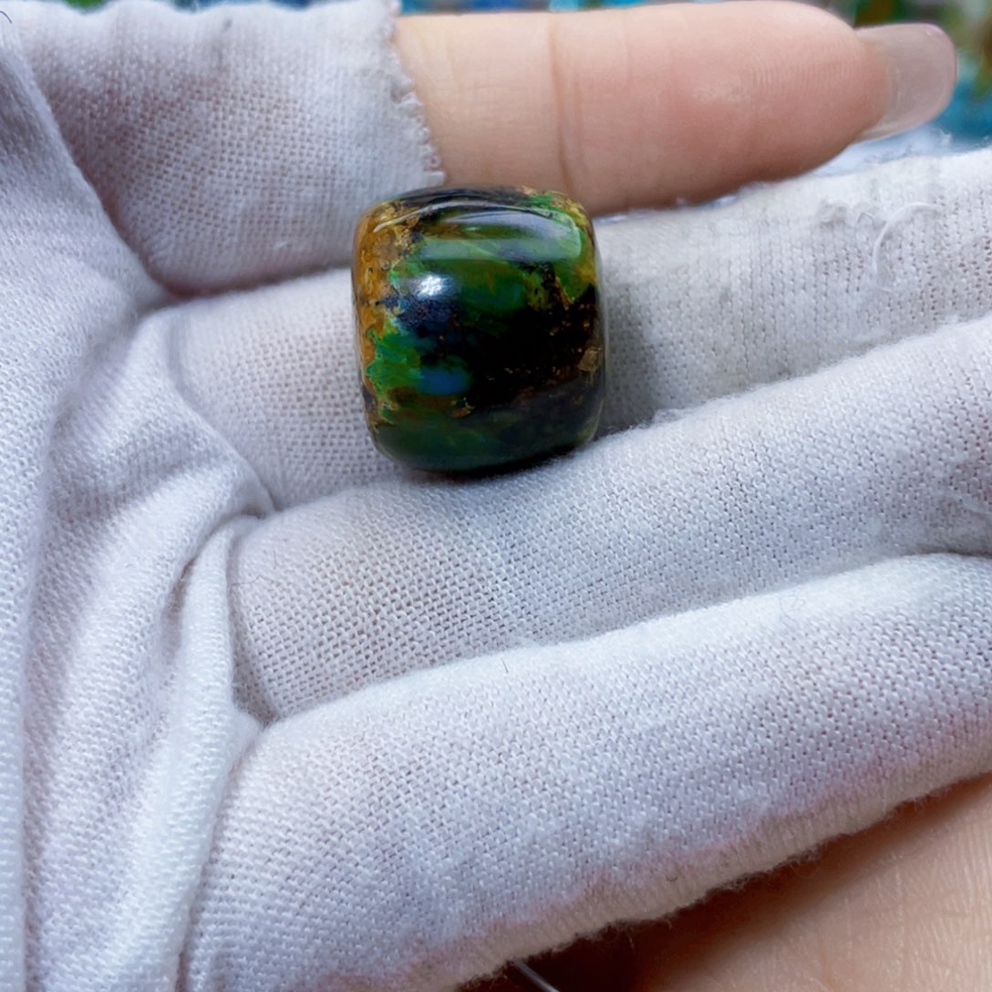 绿松石未镶嵌饰品