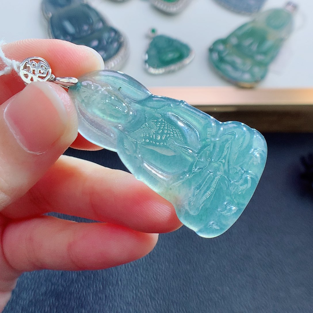 翡翠颈饰未镶嵌翡翠