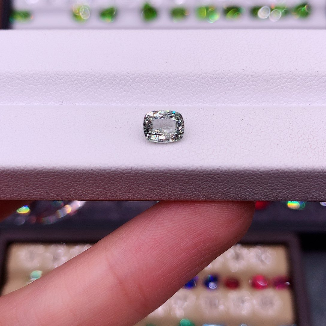 彩色蓝宝石裸石未镶嵌