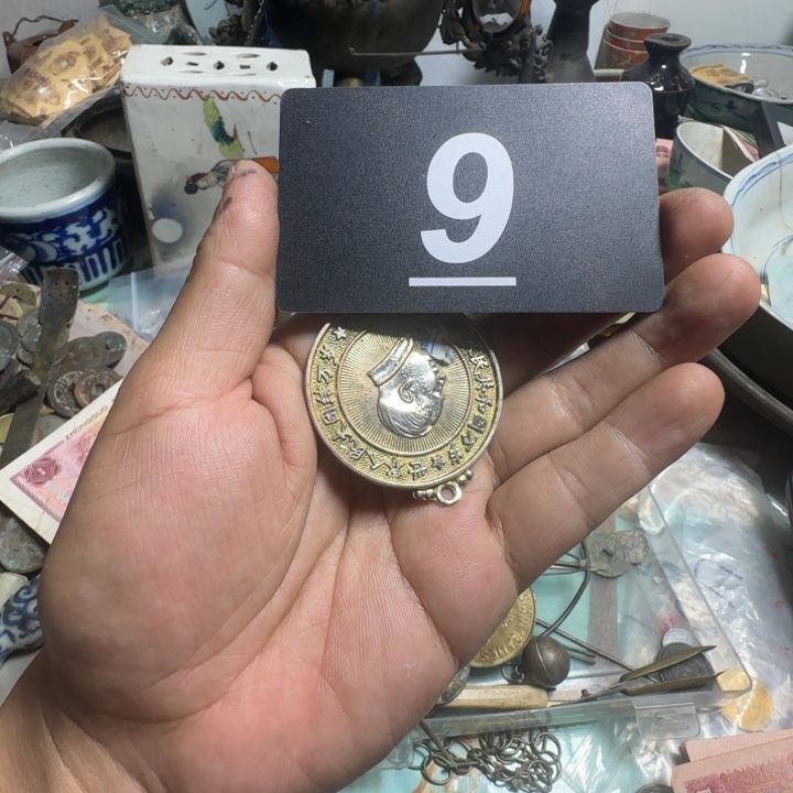 与***昊铜铁合金类废旧金属制品