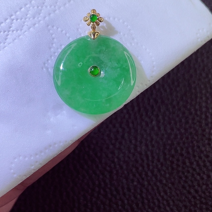 翡翠18K金镶嵌颈饰翡翠