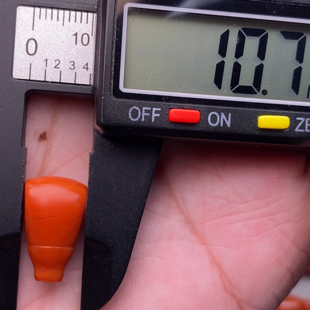 南红玛瑙未镶嵌配饰有瑕疵