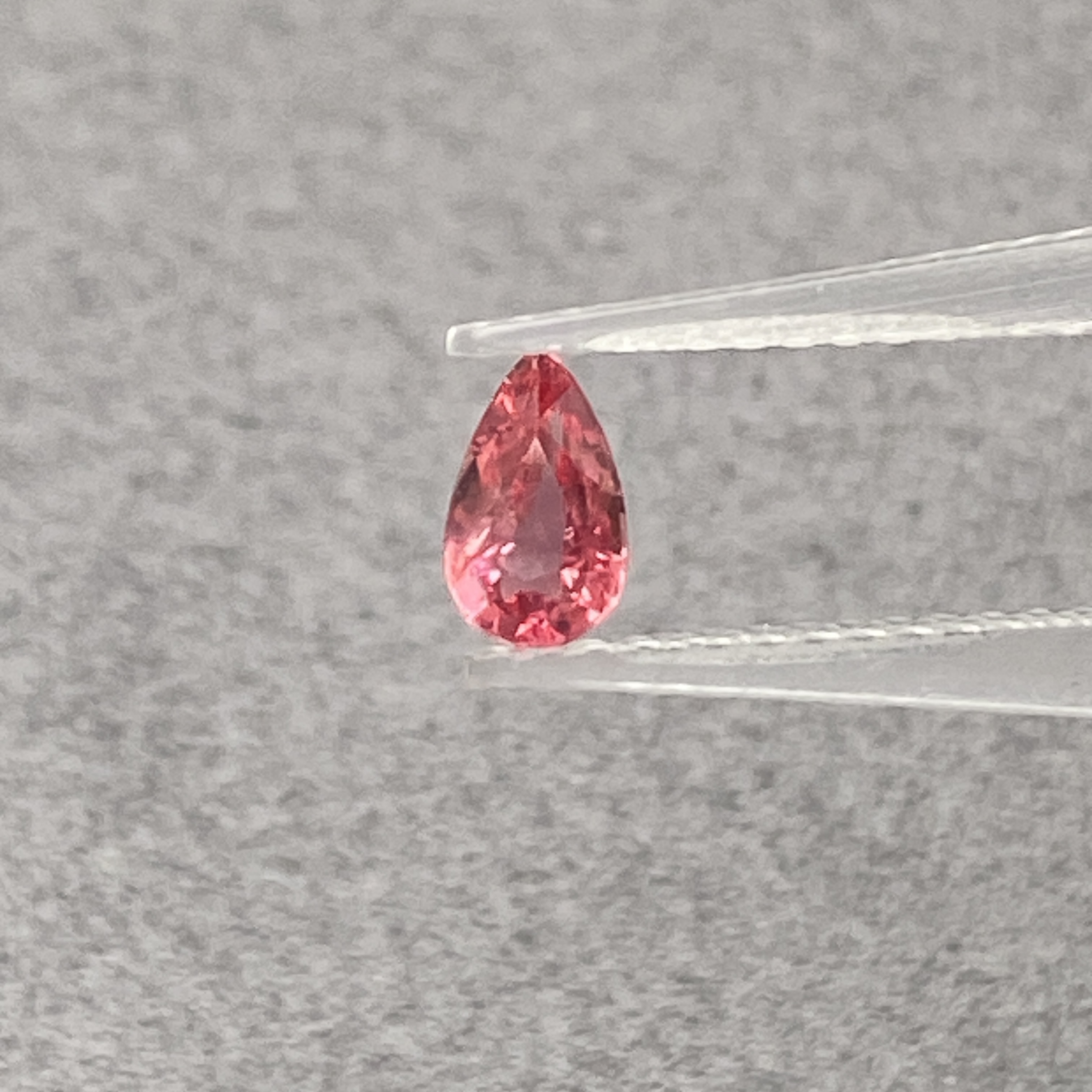 尖晶石LN-0.68ct（01098504）0902