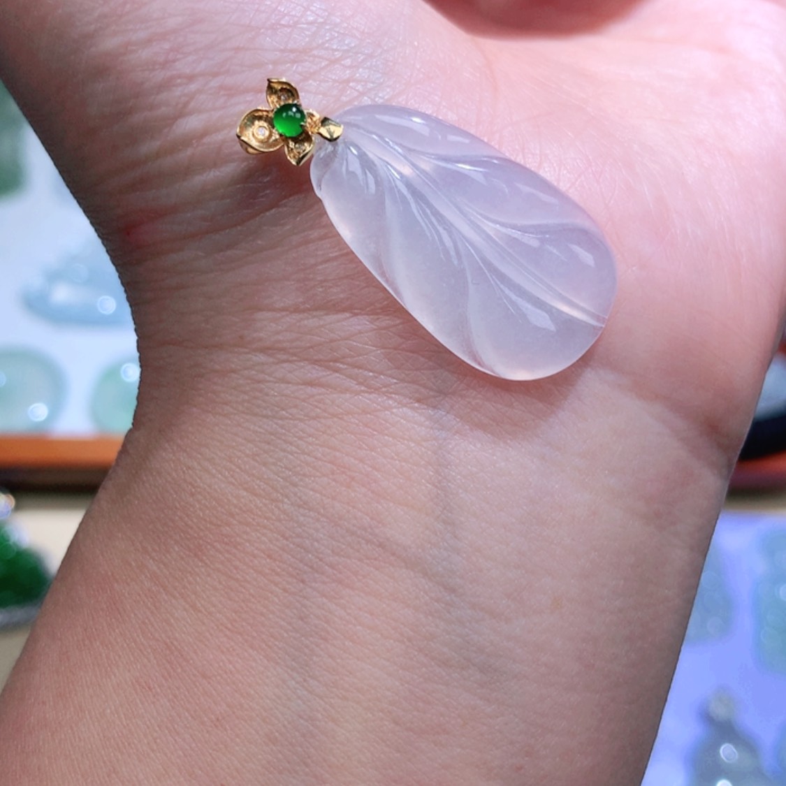 【闪购商品】翡翠颈饰18K金镶嵌叶子