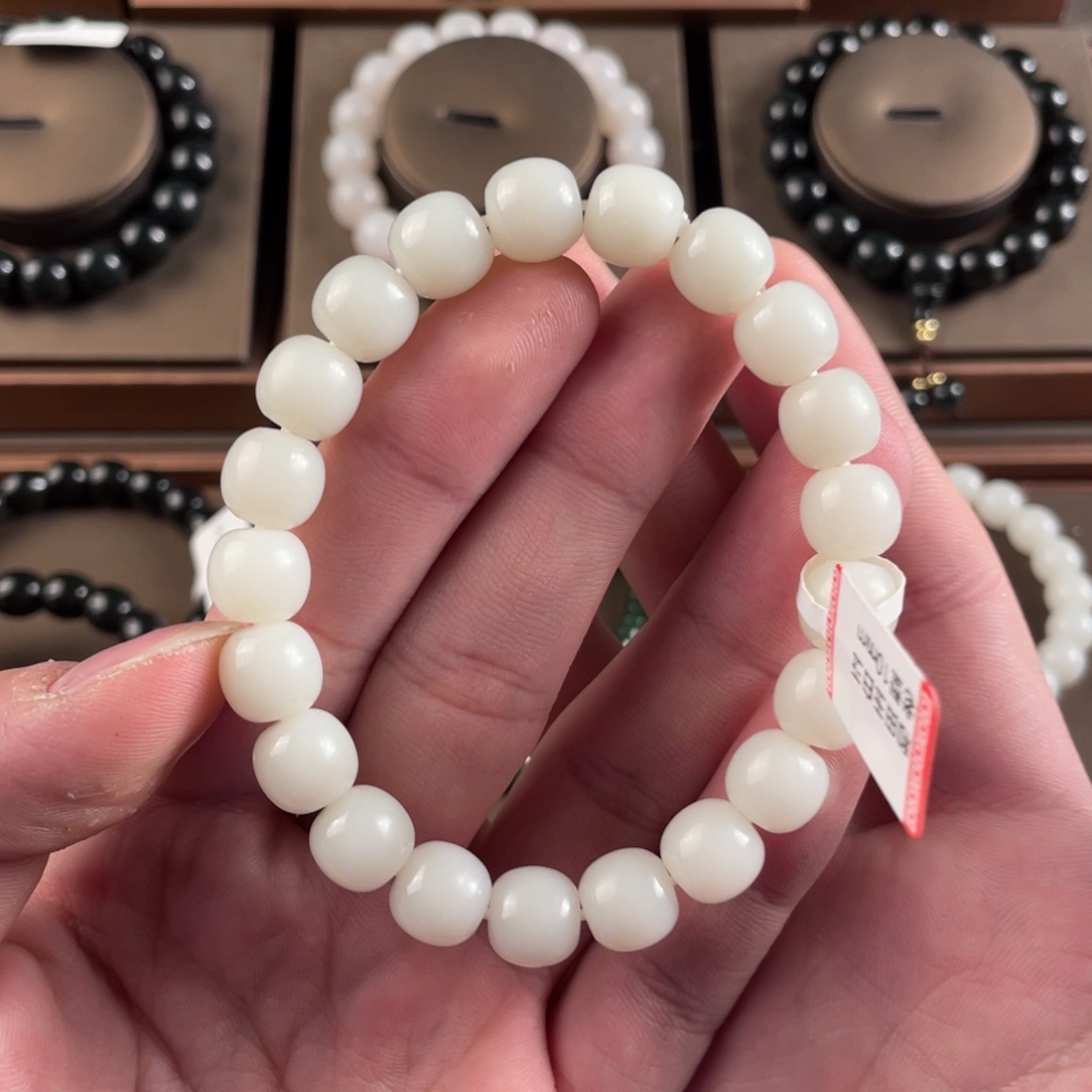 未镶嵌手串和田玉土*人