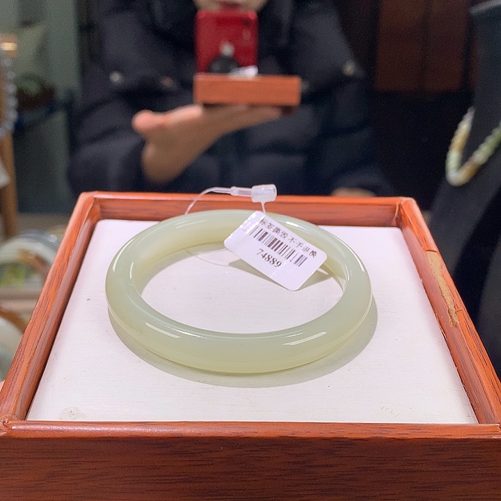 和田玉手镯未镶嵌51/52