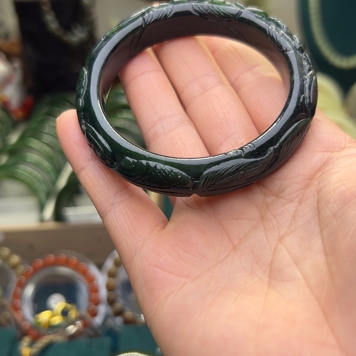 和田玉手镯未镶嵌56.2圈围4740