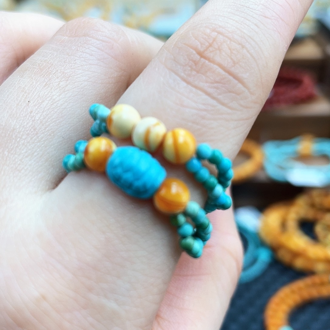 琥珀未镶嵌戒指多样发其一