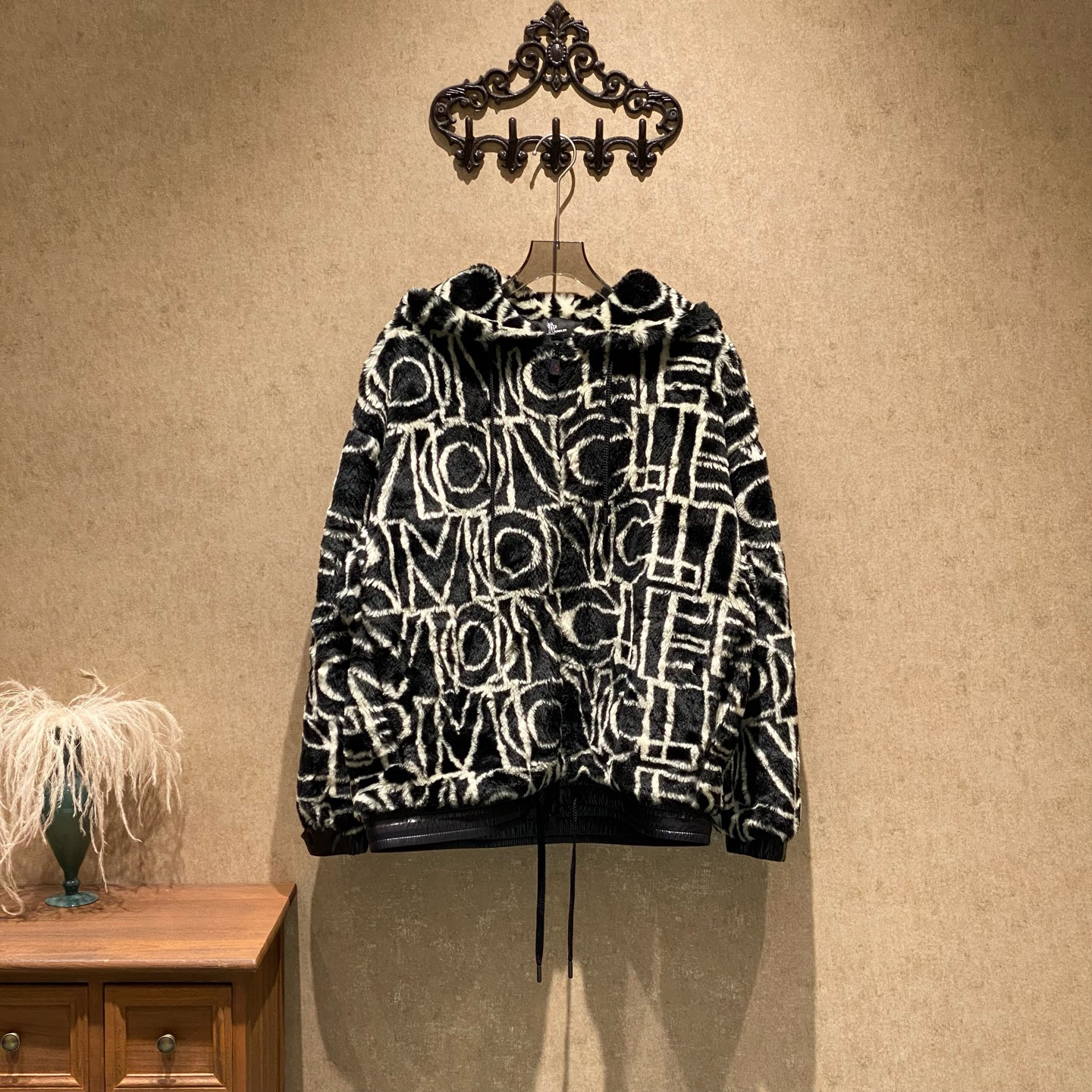 未使用 MONCLER 黑色字母满印泰迪外套/L码/39901