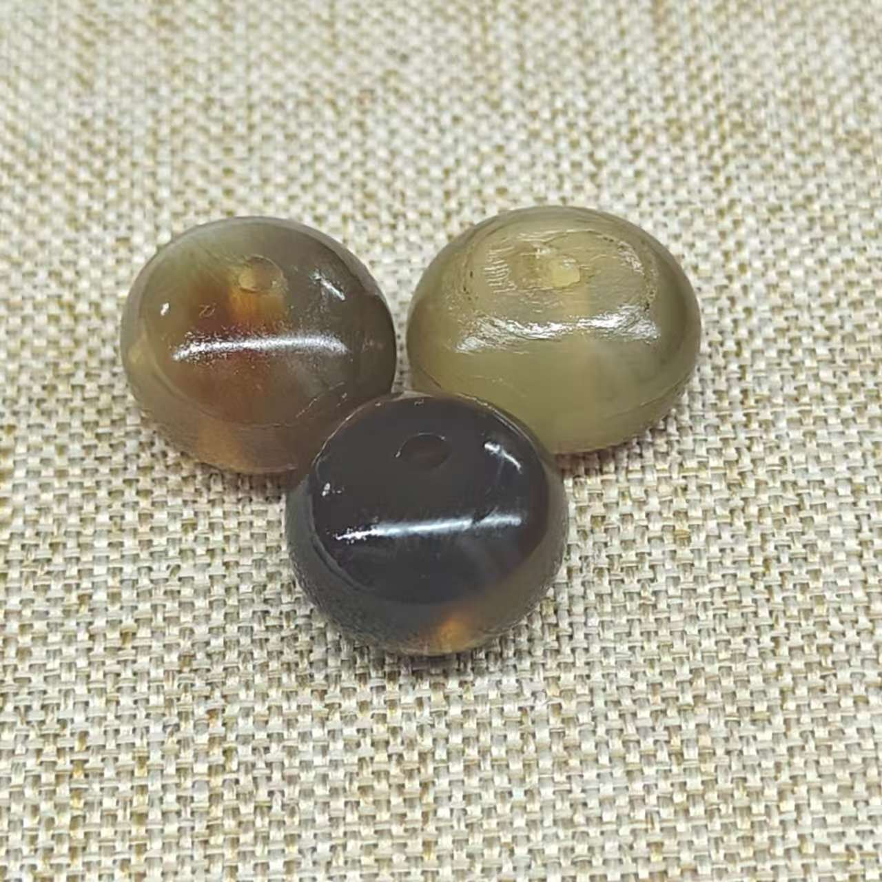 YL0207    塞舌尔大老黑冒冒算盘单珠约11mm +多样性发其一