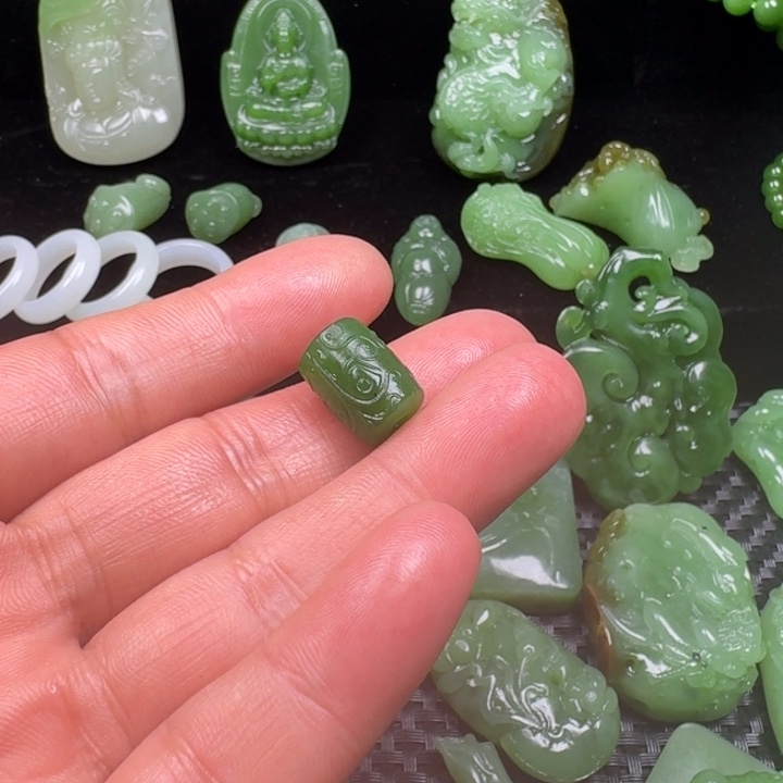 和田玉未镶嵌耳饰