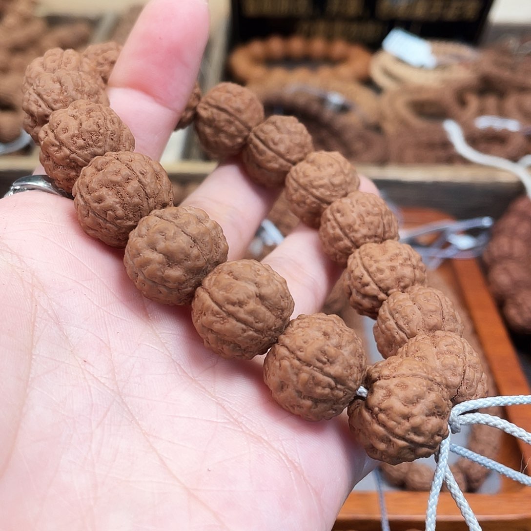 金刚菩提手串。**。16加跳跳龙单圈