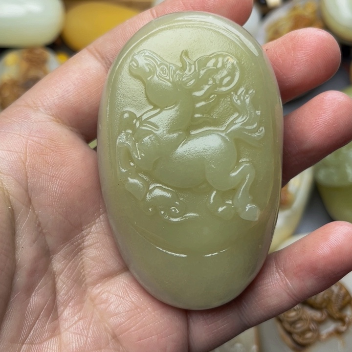 石材方解石手把件马