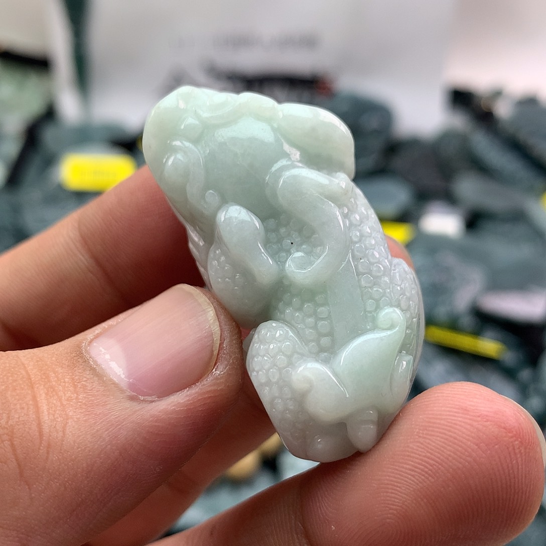 翡翠未镶嵌颈饰貔貅