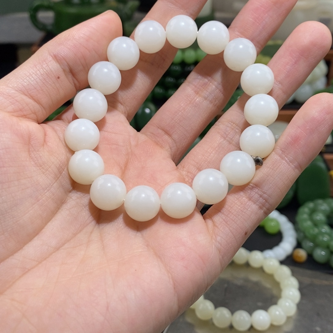 和田玉手串未镶嵌微*卡12白米达过灯17颗