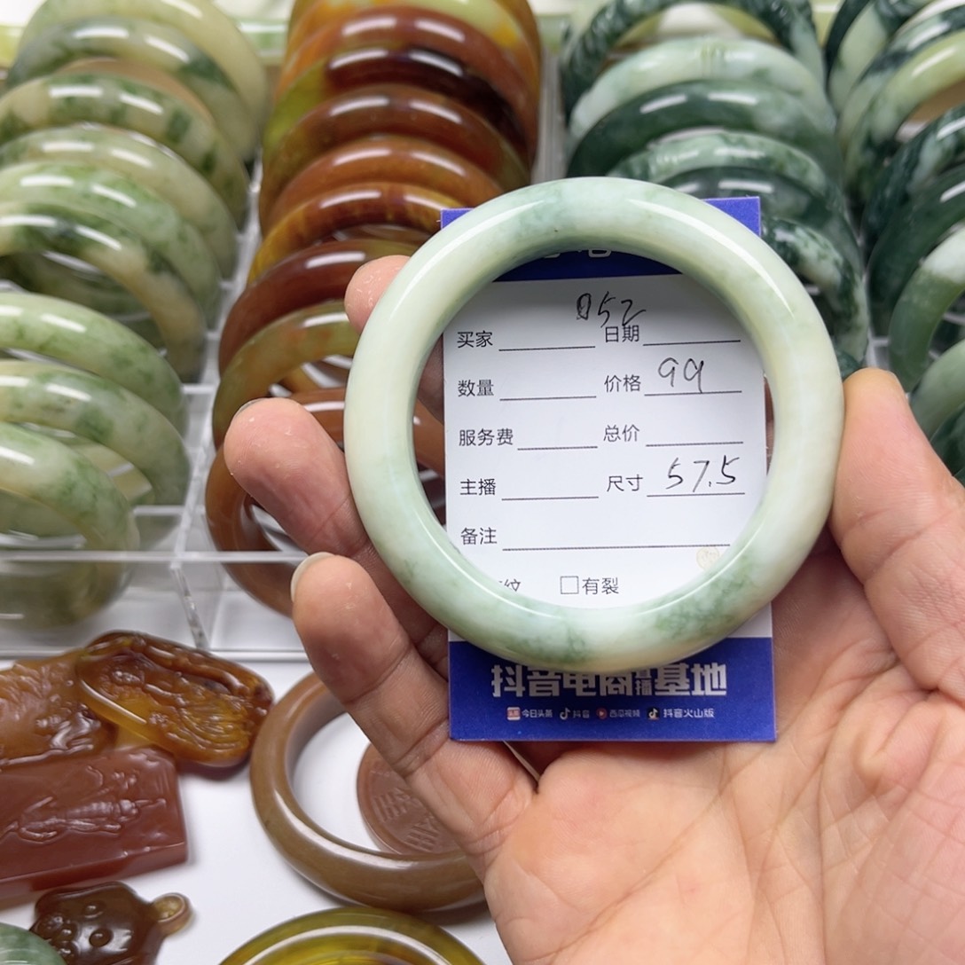 透闪石-蛇纹石玉手镯未镶嵌